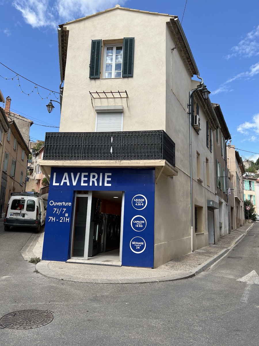 Façade de la laverie JUST IN WASH de Gardanne